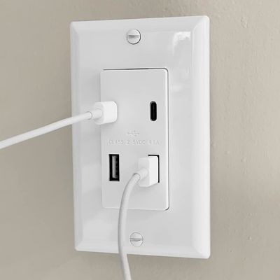 Public Areas Convenient Charging 2 USB Wall Outlet Socket With 2 Type C